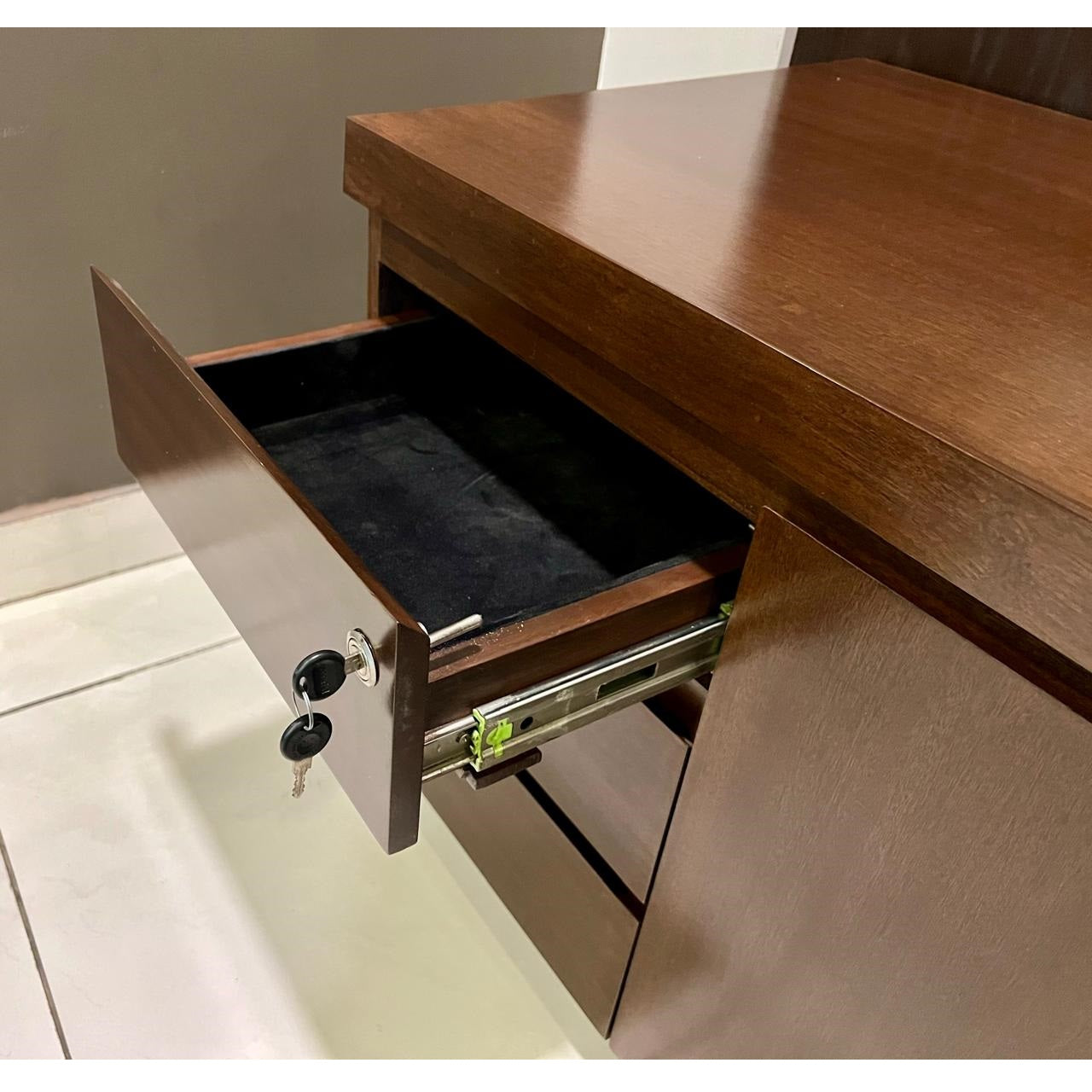 Fusion-2 (Table with Integrated Side Rack)