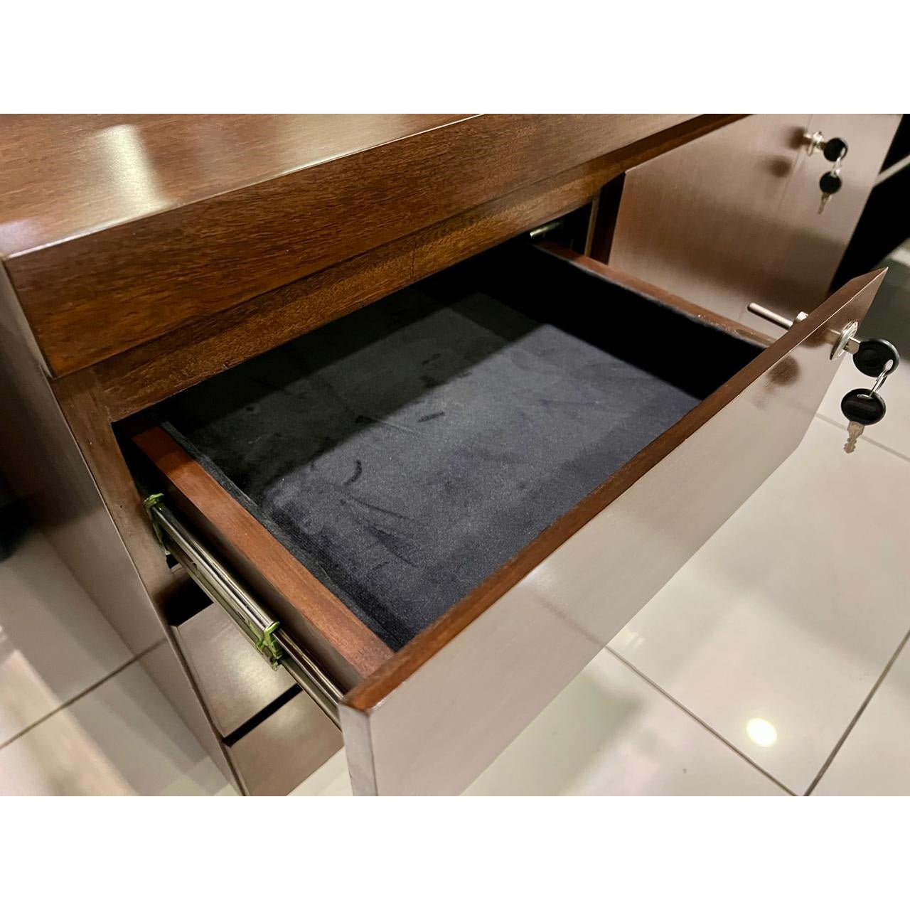 Fusion-2 (Table with Integrated Side Rack)